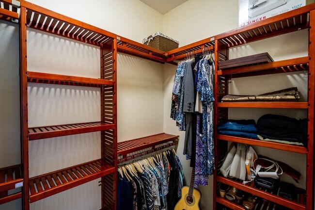 Building Photo - 1026 SW Ingrassina Ave