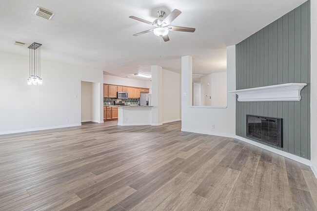 Building Photo - 213 Tapwood Ln