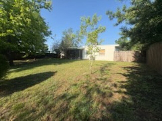 Building Photo - 247 Cocos Dr