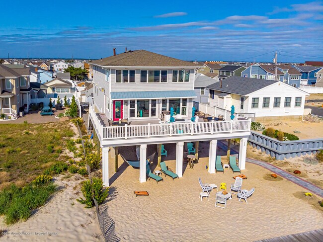 Building Photo - 2102 Oceanfront