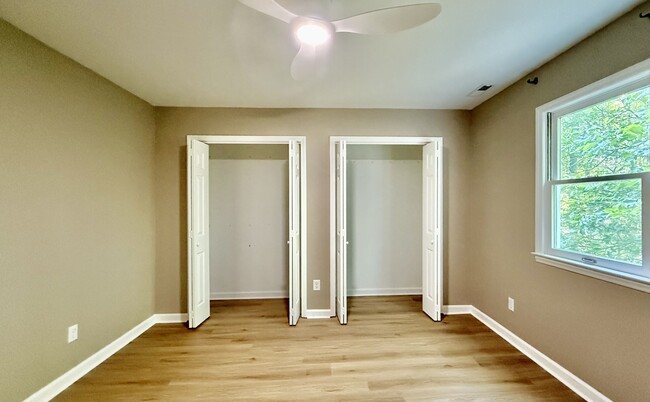 Building Photo - 5635 Falkirk Dr