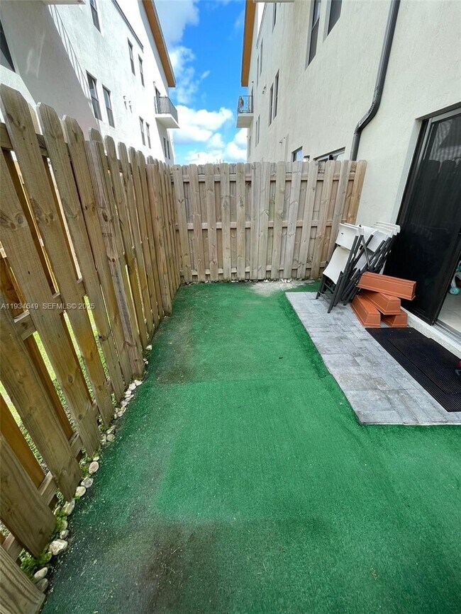 Building Photo - 10443 NW 82nd St