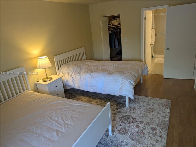 Building Photo - 9621 SW 77th Ave