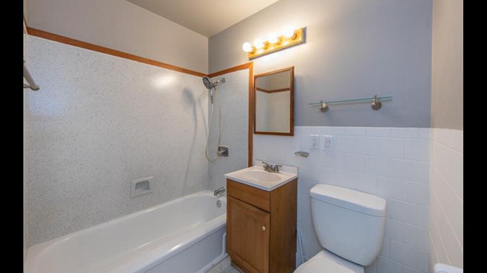 Building Photo - 203 Elmwood Dr