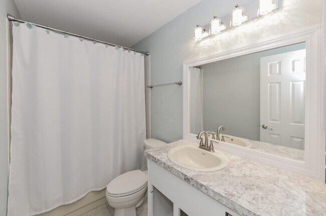 Building Photo - 7914 SE Villa Cir