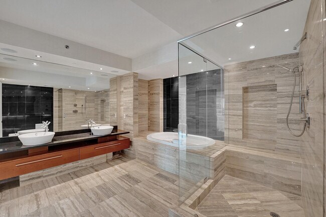 Building Photo - 101 S Fort Lauderdale Beach Blvd