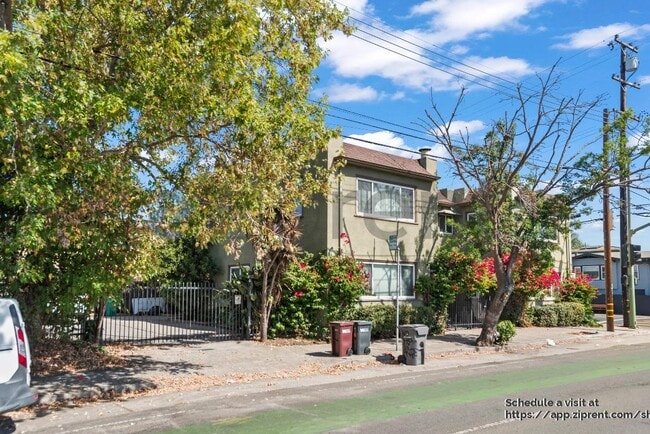 Building Photo - 908 40th St