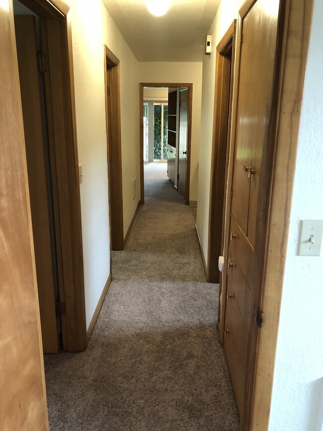 Building Photo - 800 NE 15th St