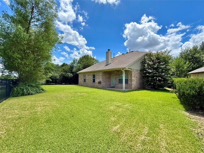 Building Photo - 4025 Meadow Bluff Way