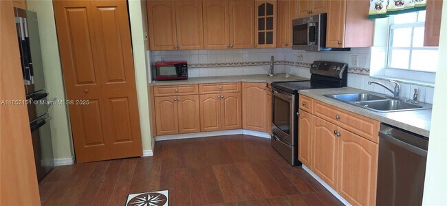 Building Photo - 7813 Shalimar St