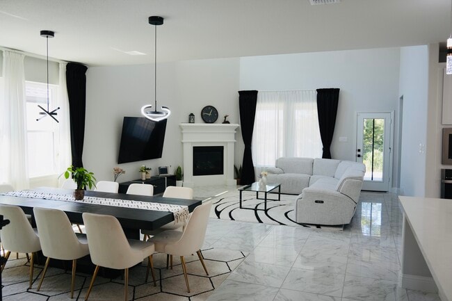 Building Photo - 2801 Riverview Rd