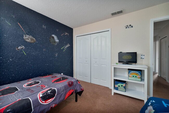 Building Photo - 557 Miramar Ave