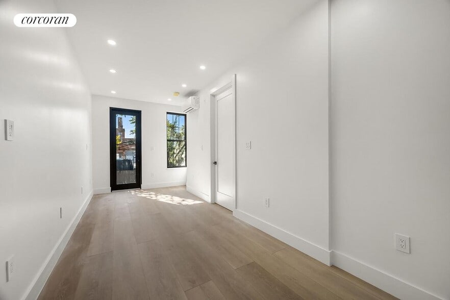 Building Photo - 266 Stagg St
