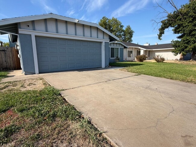 Building Photo - 8267 Moorhaven Way
