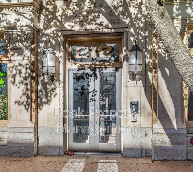 Building Photo - 212 E Clay St