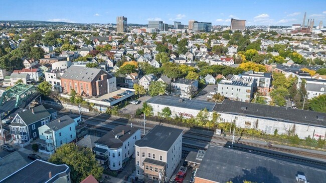 Building Photo - 16 Alston St