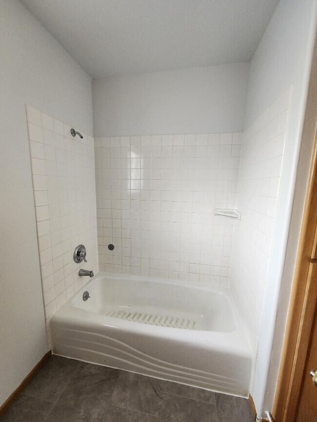 Building Photo - 2-bedroom 2-bath duplex