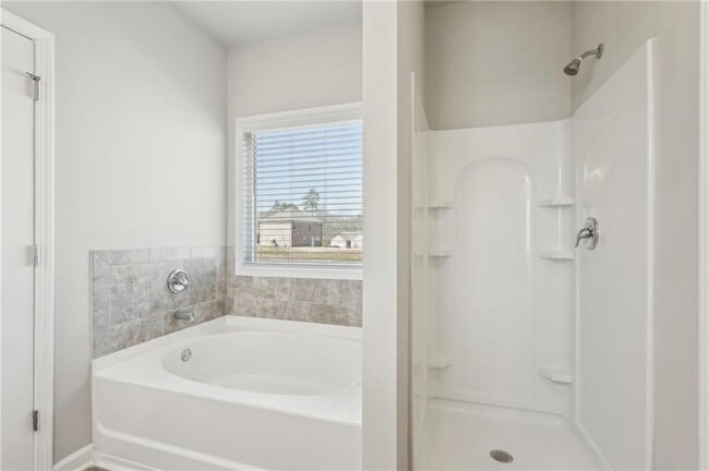 Building Photo - 516 College Dr