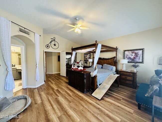 Building Photo - 727 W Mendoza Cir