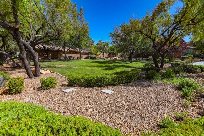 Building Photo - South Summerlin Single Story Pool And Spa Home