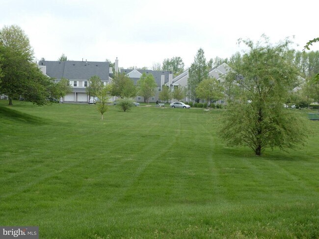 Building Photo - 409 Talon Ct