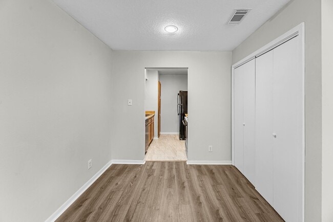 Building Photo - 1900 Bay Area Blvd