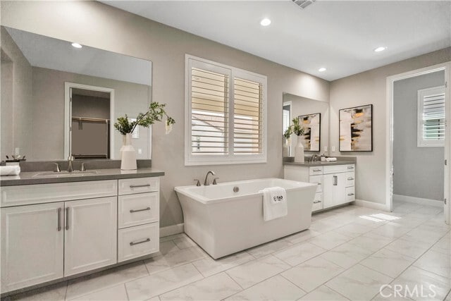 Building Photo - 370 Sawbuck