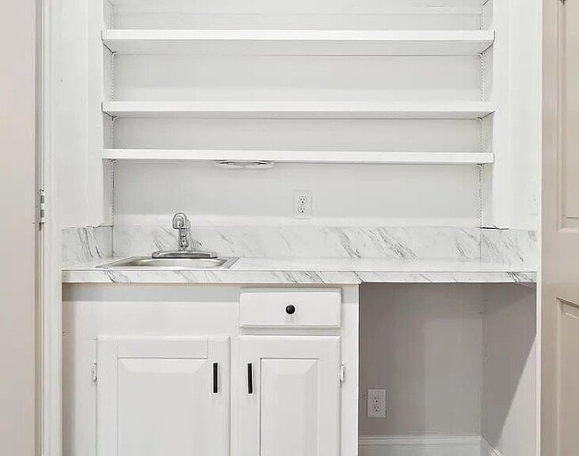 Building Photo - 1409 Robert Ln