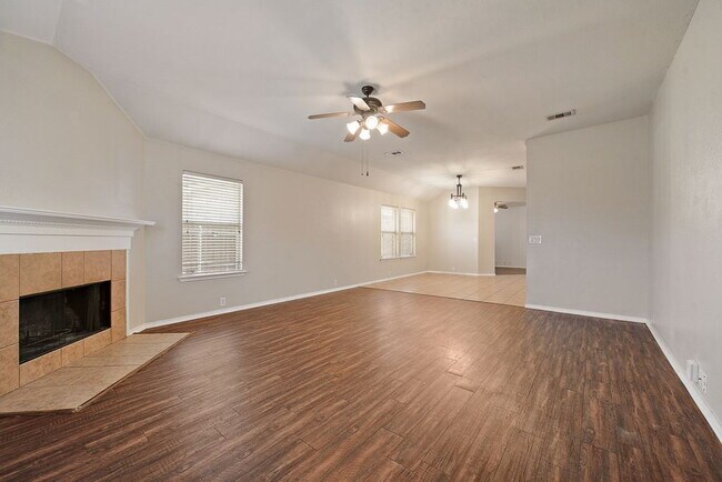Building Photo - 8420 Silverbell Ln