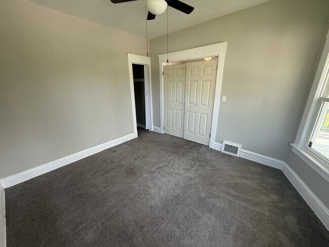 Building Photo - 10303 Sophia Ave