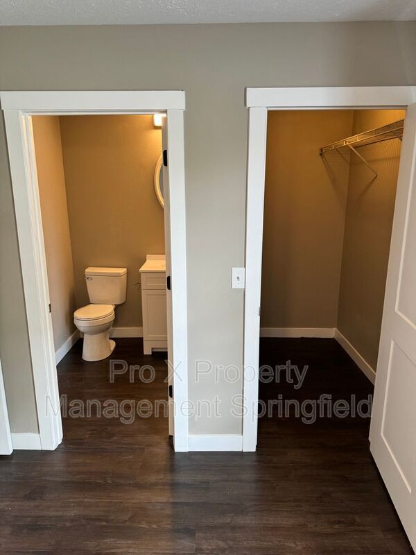Building Photo - 2121 Southfork Dr
