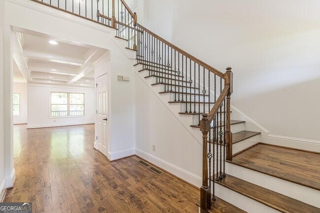 Building Photo - 1410 Eastland Rd SE