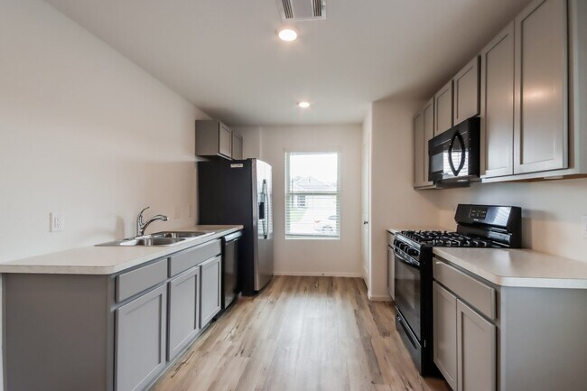 Building Photo - 17599 Longwood Trce Ln