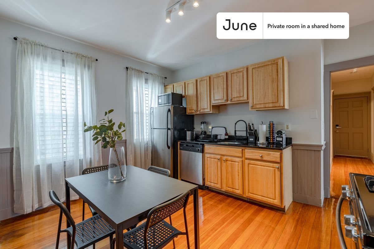 Building Photo - Room in Shared 3 bed/1 bath home