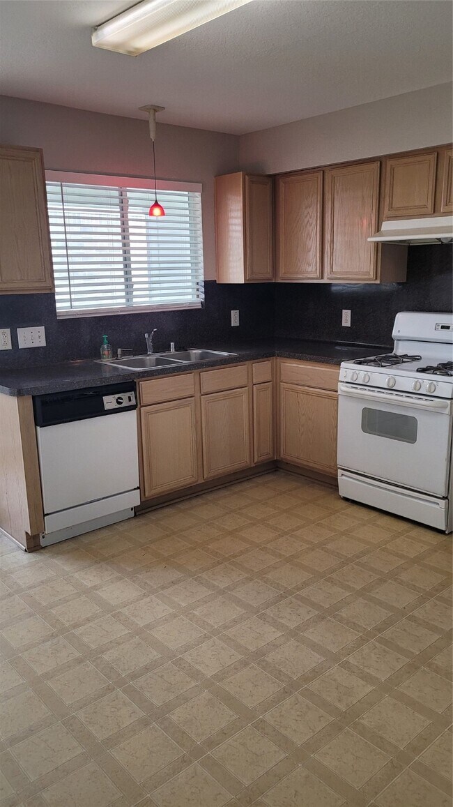 Building Photo - 7211 Foxwalk Ln