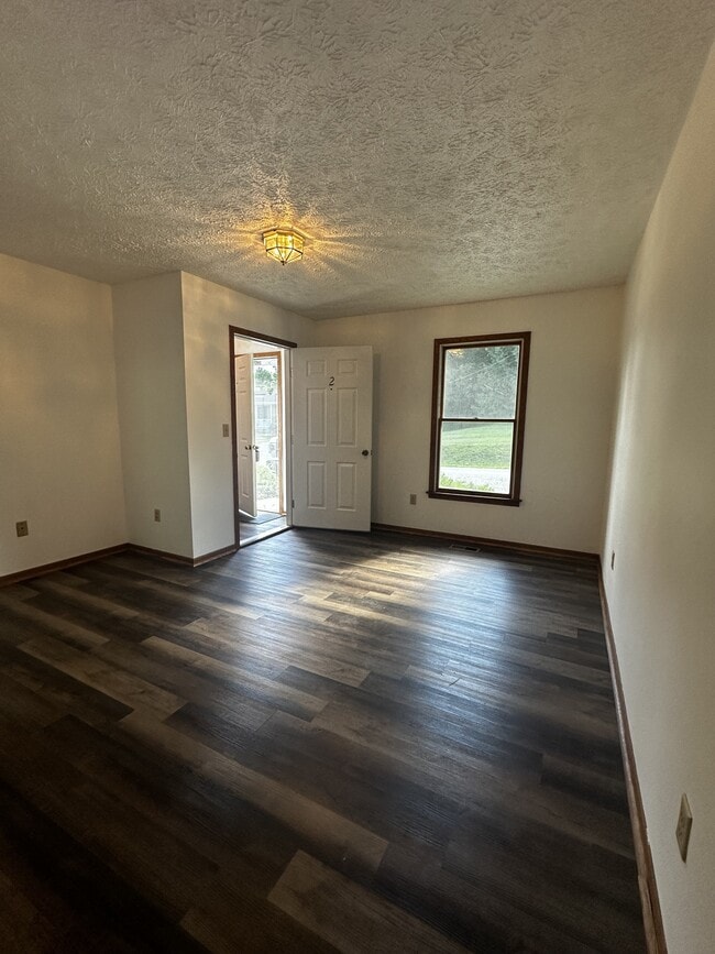 Building Photo - 106 Sharon Dr