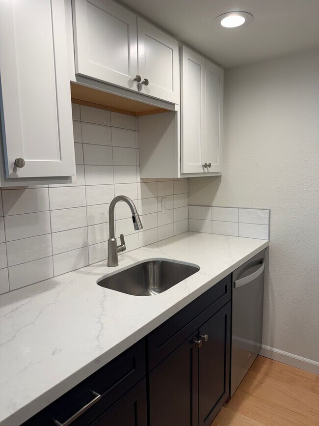Building Photo - 11 Crestfield Ct