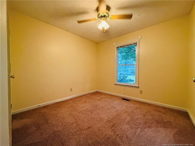 Building Photo - 5086 Summer Ridge Rd