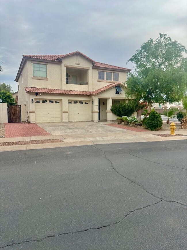 Building Photo - 10502 W Edgemont Dr