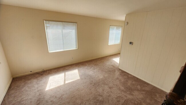 Building Photo - Great Alexandria Location