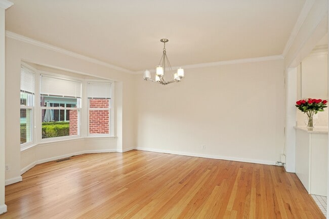 Building Photo - 52 Sherwood Pl