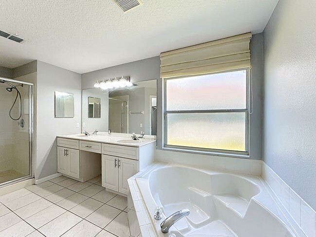 Building Photo - 3235 Falcon Point Dr