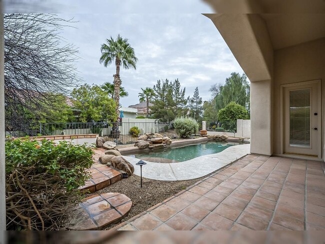 Building Photo - 4605 N Clear Creek Dr