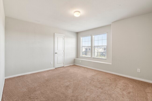 Building Photo - 914 Canyon Hill Ln