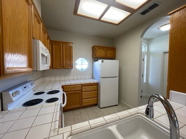 Building Photo - 751 Silchester Ct