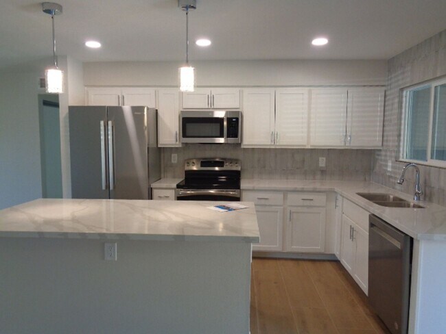 Building Photo - Gorgeous 3 bedroom house in Mesa! Totally renovated and ready to move in! Available NOW!