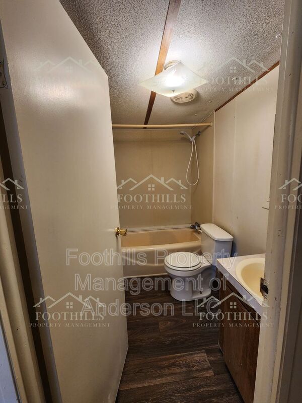 Building Photo - 131 Woodfern Cir