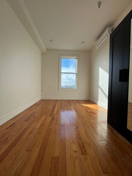 Building Photo - 373 Danforth Ave