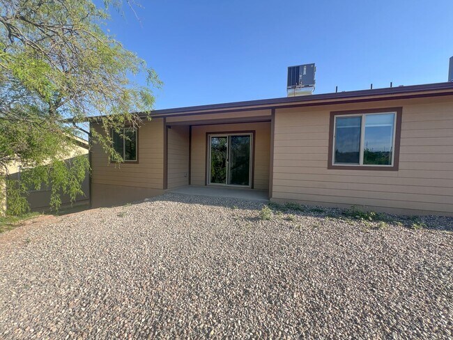 Building Photo - DUPLEX APARTMENT - RIMROCK/LAKE MONTEZUMA