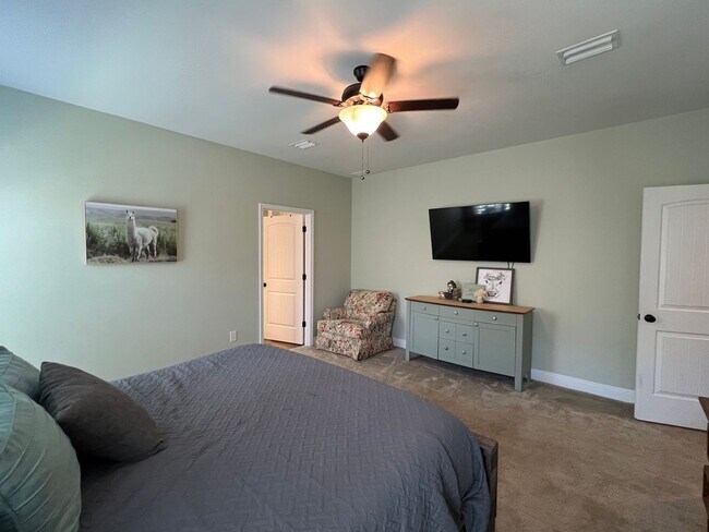 Building Photo - Exceptional 4 Bedroom in Milton